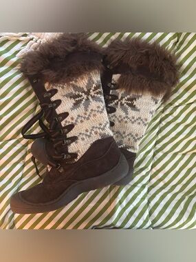 MUKLUKS BROWN AND WHITE SWEATER BOOTS